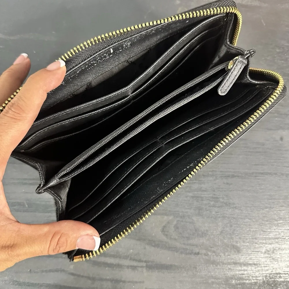 Michael Kors VGT Wallet Ladies Black Textured Leather Gold Tone all Around Zip‎